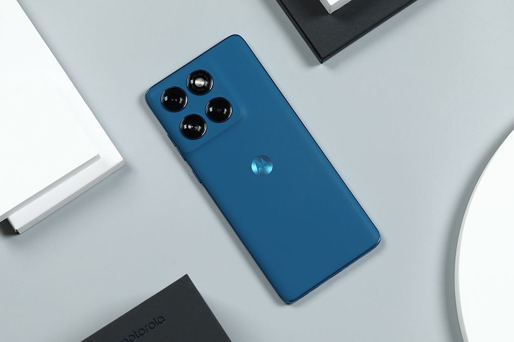Điện thoại Motorola Edge 60 Fusion 5G 8GB/256GB Màu Xanh Nước Biển