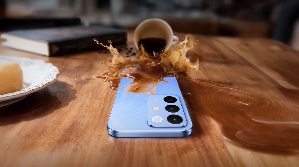 ealme C85 8GB/128GB đạt chuẩn IP69 Pro hỗ trợ ngâm nước sâu 6 m, giúp bạn hoàn toàn yên tâm khi máy vô tình rơi xuống nước ealme C85 8GB/128GB đạt chuẩn IP69 Pro hỗ trợ ngâm nước sâu 6 m, giúp bạn hoàn toàn yên tâm khi máy vô tình rơi xuống nước