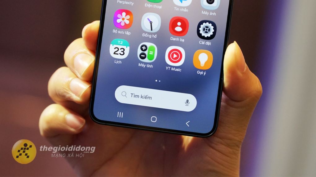 Samsung Galaxy S26 256GB trang bị kính Gorilla Glass Victus 2 giúp tăng độ bền và bảo vệ màn hình khỏi trầy xước khi sử dụng Samsung Galaxy S26 256GB trang bị kính Gorilla Glass Victus 2 giúp tăng độ bền và bảo vệ màn hình khỏi trầy xước khi sử dụng