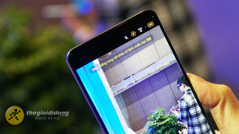 Samsung Galaxy S26 Plus 512GB sử dụng công nghệ Horizontal Lock để ổn định góc quay, mang lại những thước phim chuẩn điện ảnh không bị nghiêng Samsung Galaxy S26 Plus 512GB sử dụng công nghệ Horizontal Lock để ổn định góc quay, mang lại những thước phim chuẩn điện ảnh không bị nghiêng