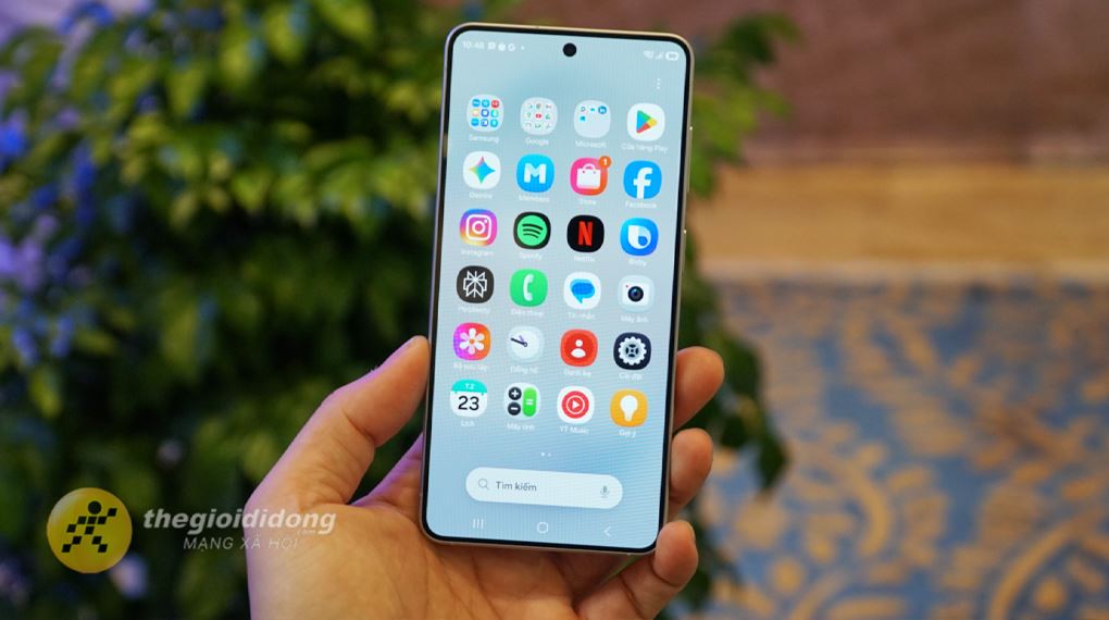 Samsung Galaxy S26 Plus 512GB sở hữu màn hình 6.7 inch Dynamic AMOLED 2X, mang đến không gian giải trí rộng lớn và hình ảnh sống động Samsung Galaxy S26 Plus 512GB sở hữu màn hình 6.7 inch Dynamic AMOLED 2X, mang đến không gian giải trí rộng lớn và hình ảnh sống động