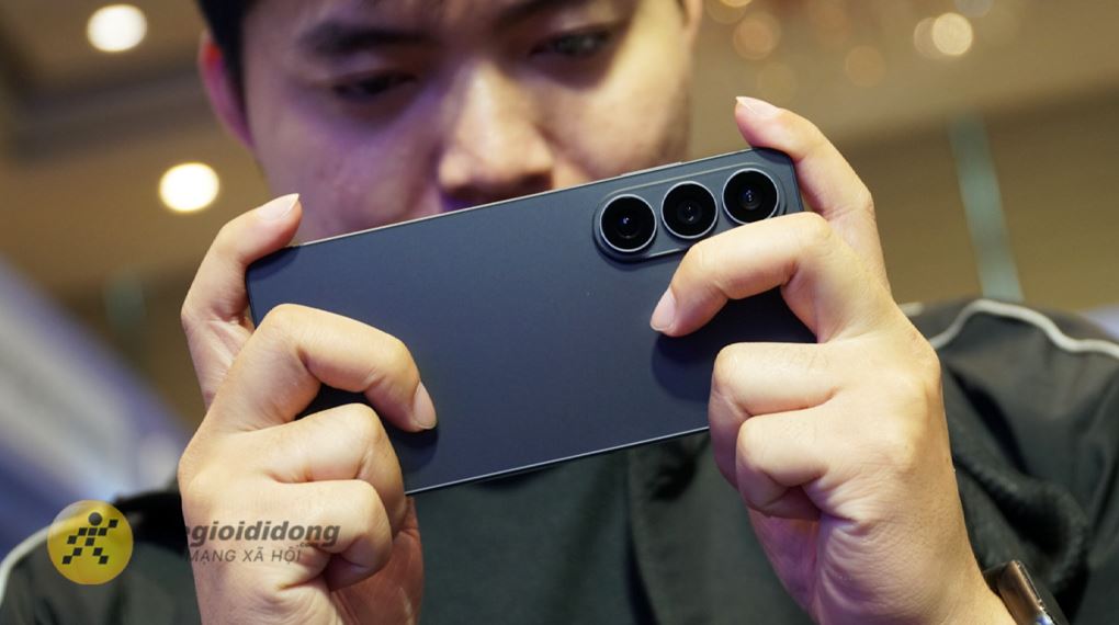 Samsung Galaxy S26 Ultra 512GB xử lý video độ phân giải cao và các tác vụ AI mạnh mẽ, mang lại sự mượt mà tối ưu Samsung Galaxy S26 Ultra 512GB xử lý video độ phân giải cao và các tác vụ AI mạnh mẽ, mang lại sự mượt mà tối ưu