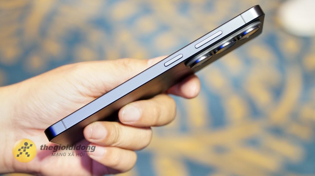 Samsung Galaxy S26 Ultra 512GB sở hữu độ mỏng ấn tượng 7.9mm, mang đến vẻ ngoài thanh thoát và đẳng cấp vượt trội so với thế hệ tiền nhiệm Samsung Galaxy S26 Ultra 512GB sở hữu độ mỏng ấn tượng 7.9mm, mang đến vẻ ngoài thanh thoát và đẳng cấp vượt trội so với thế hệ tiền nhiệm