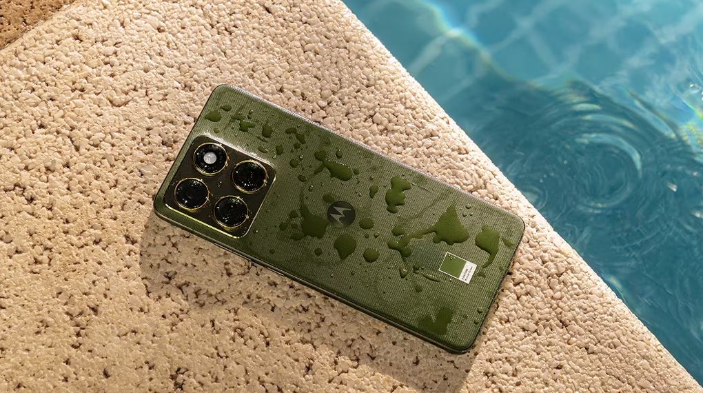 Motorola Edge 70 đạt chuẩn IP68 và IP69, cho phép ngâm nước ở độ sâu 1.5m trong 30 phút mà vẫn hoạt động bền bỉ Motorola Edge 70 đạt chuẩn IP68 và IP69, cho phép ngâm nước ở độ sâu 1.5m trong 30 phút mà vẫn hoạt động bền bỉ