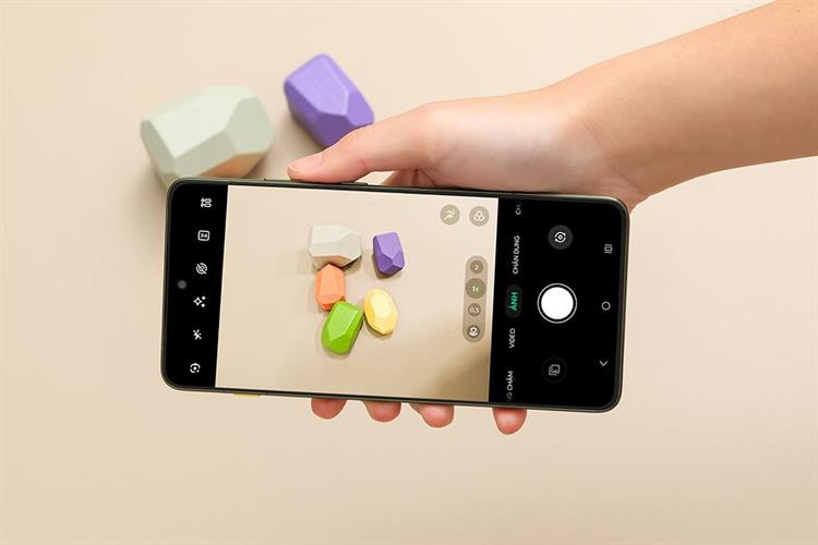 Điện thoại Motorola Edge 70 8GB/256GB Màu Xanh bộ đội