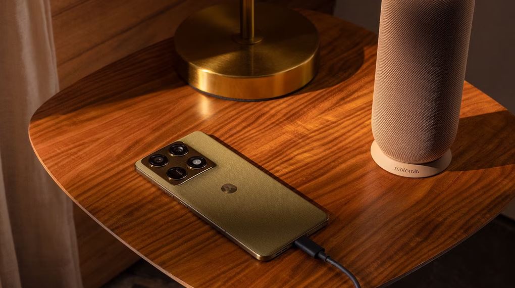 Motorola Signature hỗ trợ sạc nhanh TurboPower 90W, giúp nạp 50% pin chỉ trong 15 phút cực kỳ nhanh chóng Motorola Signature hỗ trợ sạc nhanh TurboPower 90W, giúp nạp 50% pin chỉ trong 15 phút cực kỳ nhanh chóng