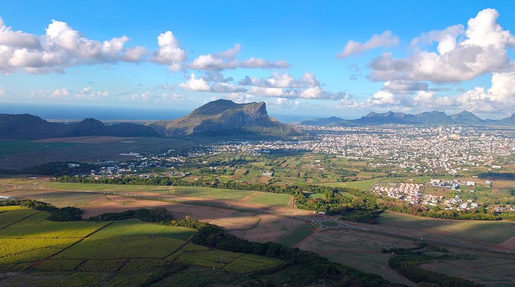 Motorola Signature với ống kính siêu rộng 50MP giúp thu trọn khung cảnh thiên nhiên và ảnh nhóm đông người dễ dàng Motorola Signature với ống kính siêu rộng 50MP giúp thu trọn khung cảnh thiên nhiên và ảnh nhóm đông người dễ dàng