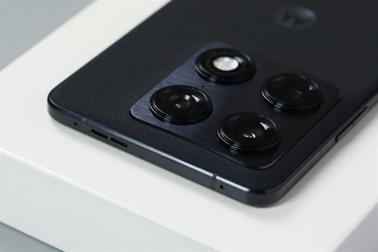 Điện thoại Motorola Signature 12GB/256GB Màu Ghi đen