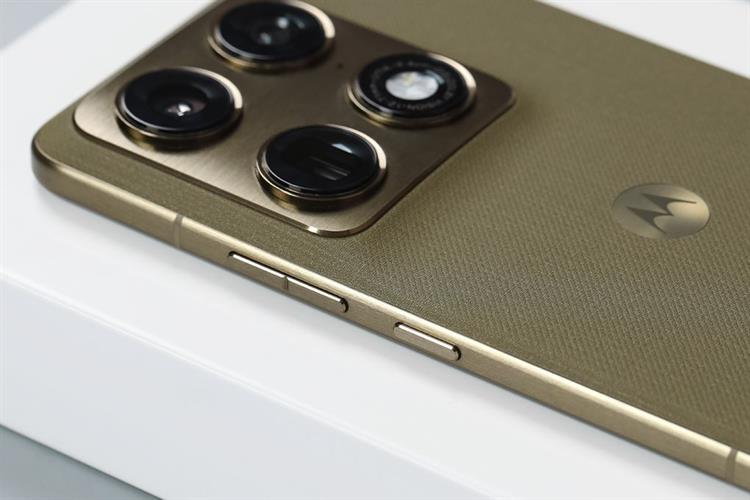 Điện thoại Motorola Signature 12GB/256GB Màu Xanh Oliu