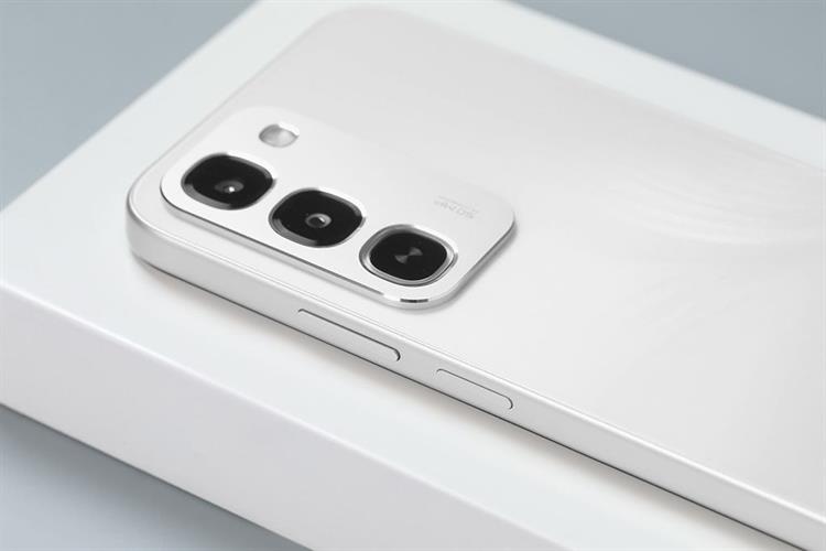 Điện thoại realme C100 4G 8GB/256GB Màu Trắng