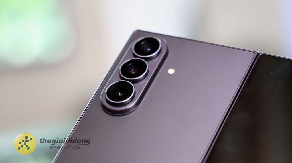 Camera tele 10MP và góc siêu rộng 50MP của Samsung Galaxy Z Fold 8 Ultra 1TB hỗ trợ đa dạng góc chụp từ chân dung xóa phông đến phong cảnh hùng vĩ Camera tele 10MP và góc siêu rộng 50MP của Samsung Galaxy Z Fold 8 Ultra 1TB hỗ trợ đa dạng góc chụp từ chân dung xóa phông đến phong cảnh hùng vĩ
