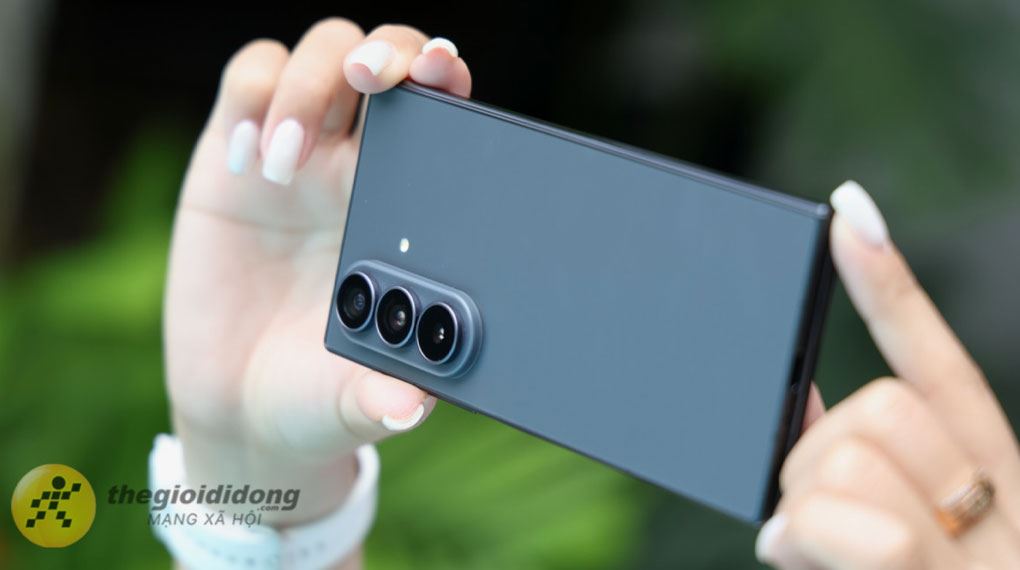 Khả năng quay phim UHD 8K 30fps trên Samsung Galaxy Z Fold 8 Ultra 1TB hỗ trợ người dùng sáng tạo nội dung số chuyên nghiệp và sắc nét Khả năng quay phim UHD 8K 30fps trên Samsung Galaxy Z Fold 8 Ultra 1TB hỗ trợ người dùng sáng tạo nội dung số chuyên nghiệp và sắc nét