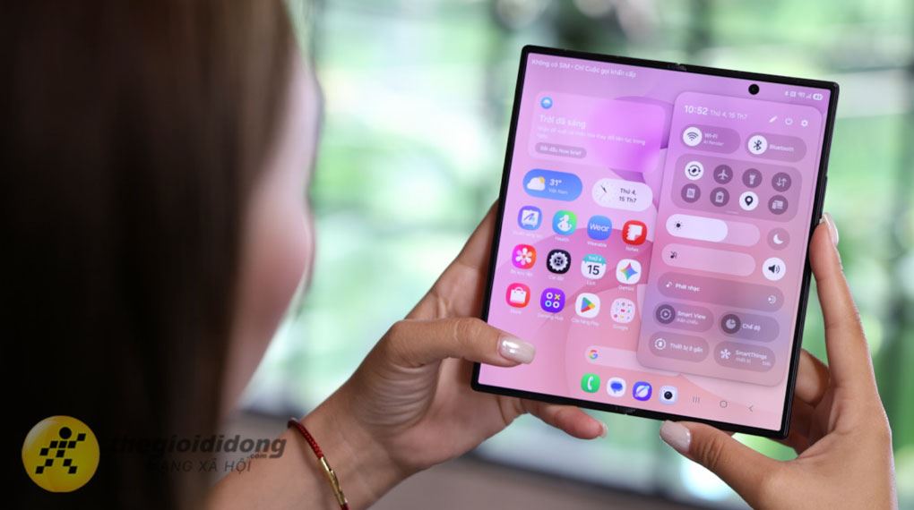 Tiện ích công việc văn phòng hàng ngày trở nên dễ dàng và hiệu quả hơn nhờ tính năng chia màn hình thông minh của Samsung Galaxy Z Fold 8 Ultra 1TB Tiện ích công việc văn phòng hàng ngày trở nên dễ dàng và hiệu quả hơn nhờ tính năng chia màn hình thông minh của Samsung Galaxy Z Fold 8 Ultra 1TB