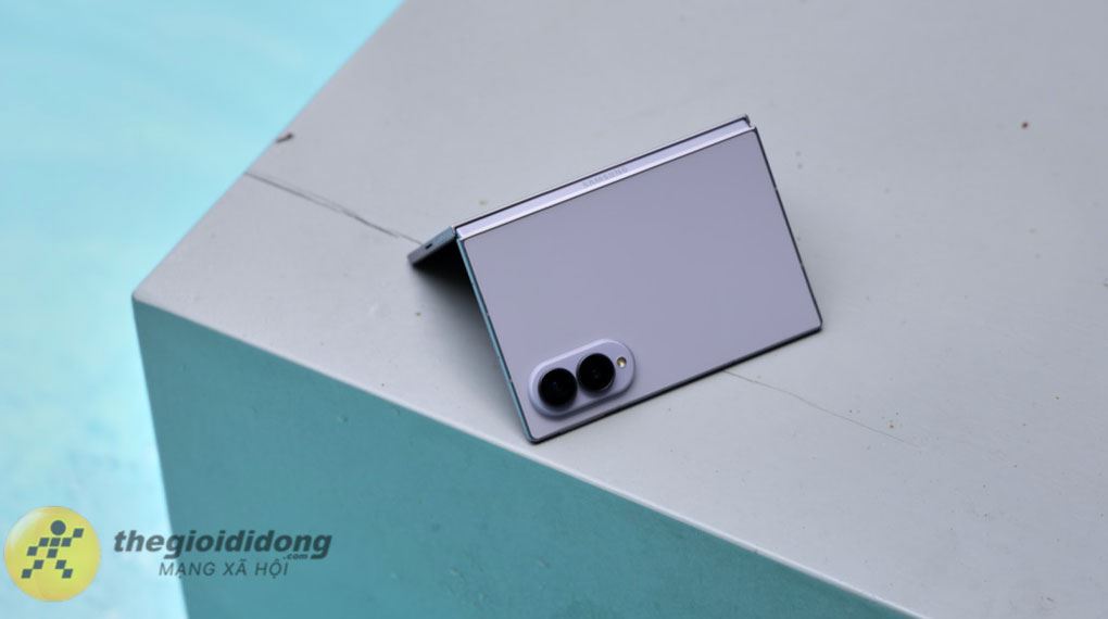 Chip Snapdragon 8 Elite Gen 5 mạnh mẽ trên Samsung Galaxy Z Fold 8 512GB giúp xử lý tốt đa yêu cầu từ nhẹ đến nặng Chip Snapdragon 8 Elite Gen 5 mạnh mẽ trên Samsung Galaxy Z Fold 8 512GB giúp xử lý tốt đa yêu cầu từ nhẹ đến nặng