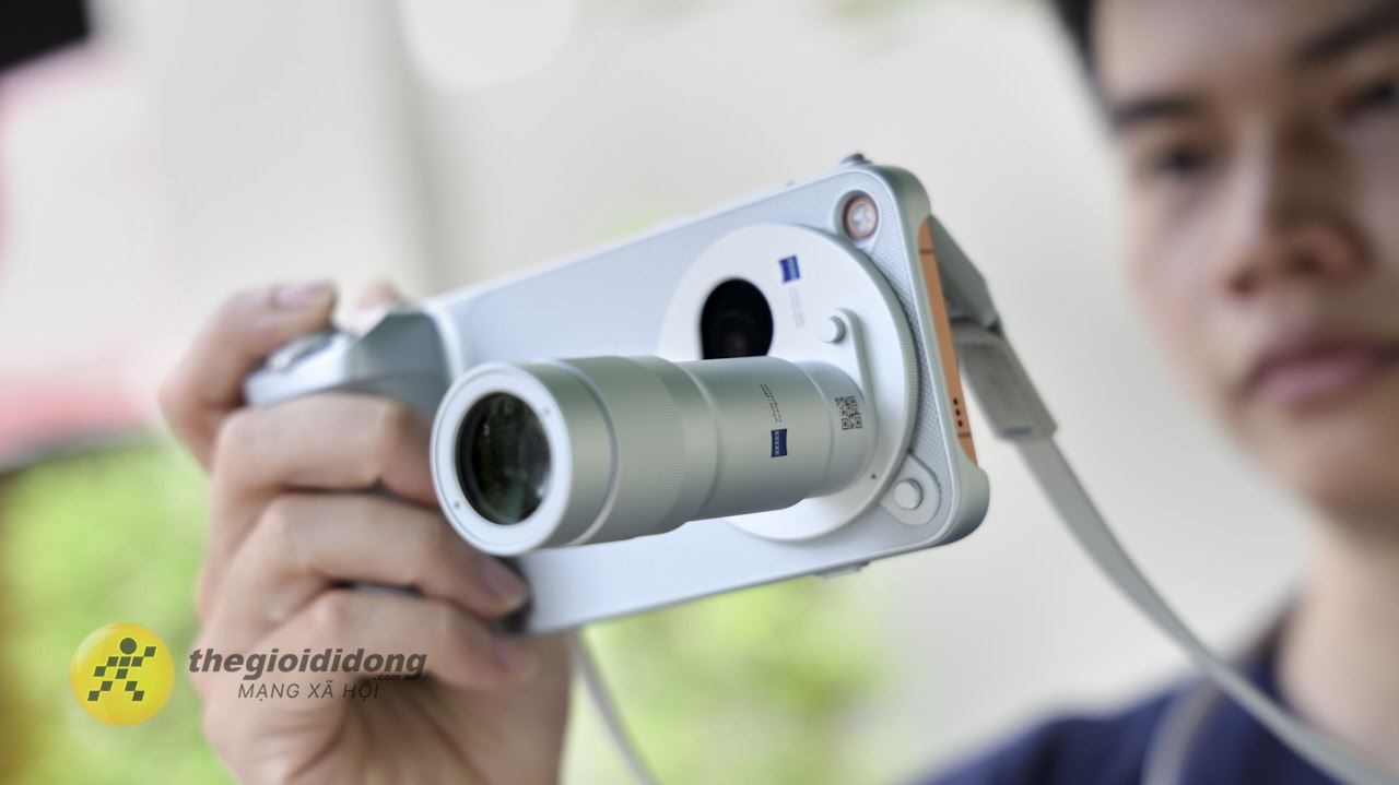 vivo X500 Pro Max - kết hợp cùng tay cầm và ống kính vivo X500 Pro Max - kết hợp cùng tay cầm và ống kính