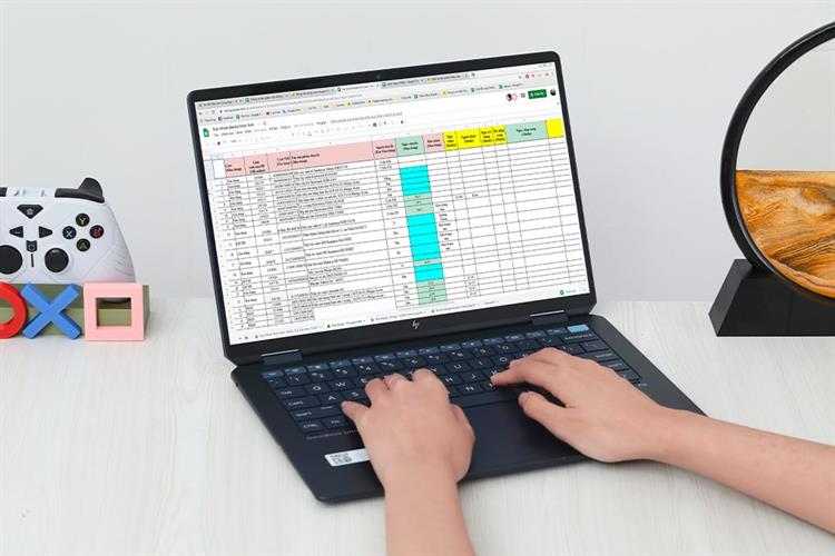 Laptop HP OmniBook UF 14 fh0038TU - B2CP4PA (Ultra 9 288V, 32GB, 1TB, 2.8K OLED 120Hz, Cảm ứng, OfficeHS+365, Win11) Màu Xanh