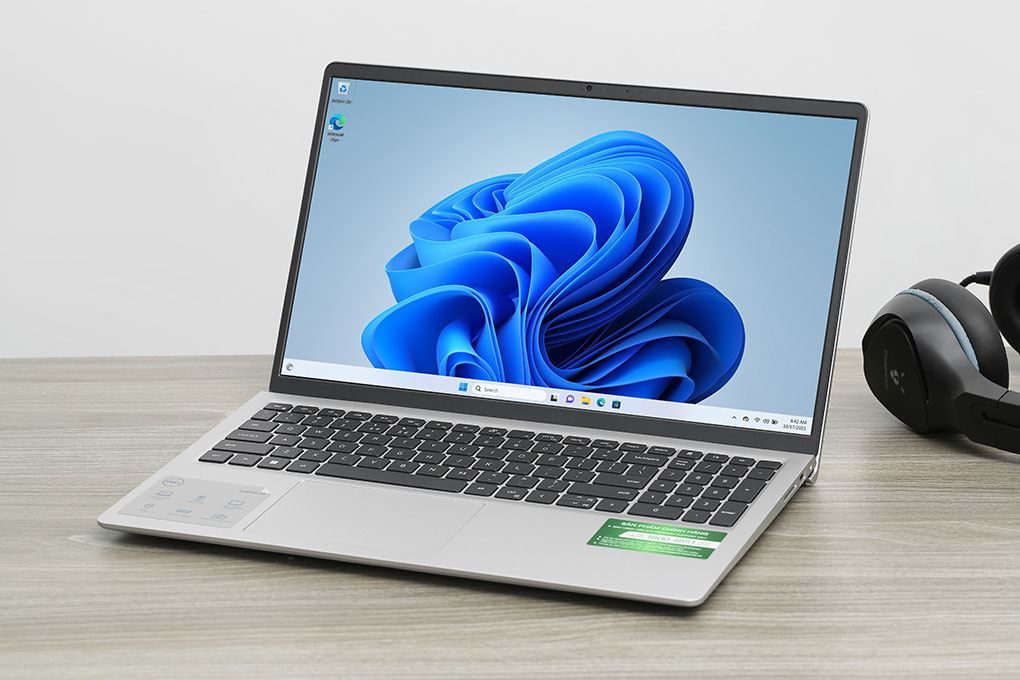 Laptop Dell Inspiron 15 3530 - N5I7421W1 (i7 1355U, 16GB, 512GB,  Full HD 120Hz, OfficeHS24+365, Win11) Màu Bạc