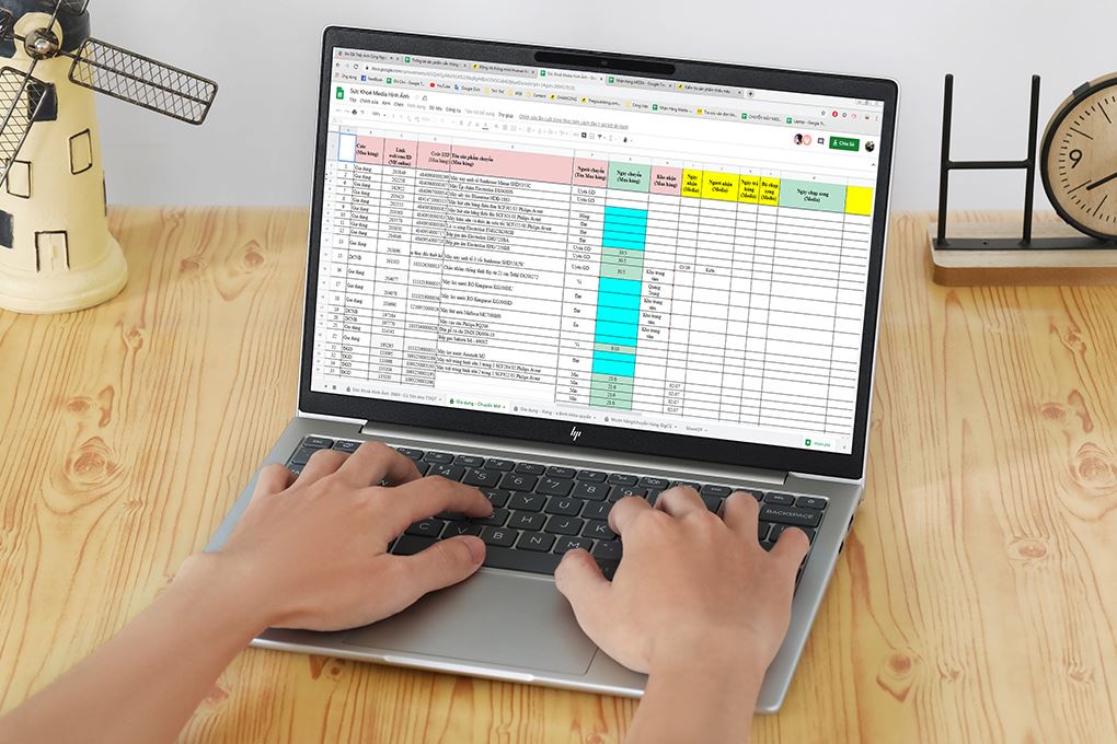 Laptop HP EliteBook 6 G1i 13 - BQ9L8PT (Ultra 5 225U, 16GB, 512GB, WUXGA, Win11) Màu Bạc