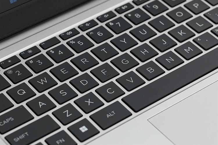 Laptop HP 240R G10 - C3RU7AT (Core 5 120U, 16GB, 512GB, Full HD, Win11) Màu Bạc