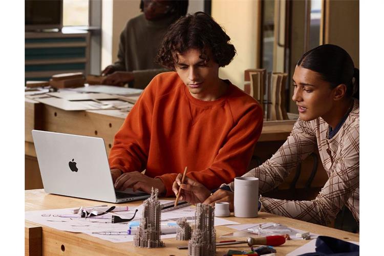 Laptop MacBook Pro 14 inch Nano M5 16GB/512GB Màu Bạc