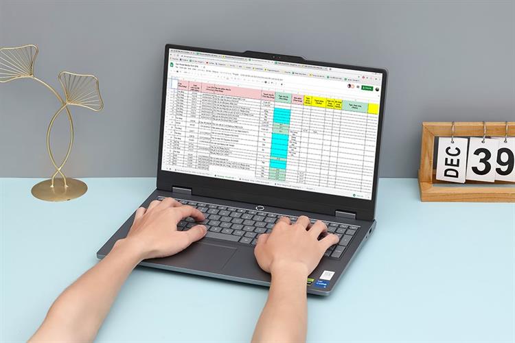 Laptop Lenovo Gaming LOQ Essential 15IRX11 - 83SC003SVN (i5 13450HX, 16GB, 1TB, RTX 5050 8GB, Full HD, 144Hz, Win11) Màu Xám