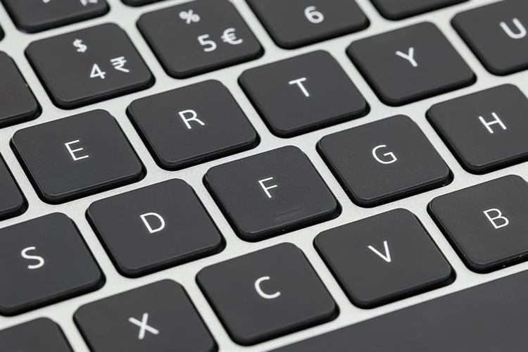 Laptop Dell 15 DC15250 - 71084746 (i5 1334U, 16GB, 512GB, Full HD 120Hz, OfficeHS24+365, Win11) Màu Bạc