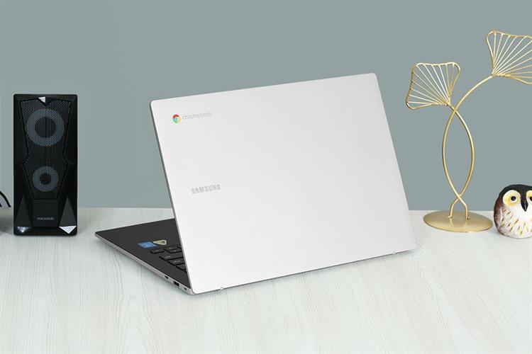 Laptop Samsung Galaxy Chromebook Go XE340XDA-KA1VN (N4500, 4GB, 32GB, HD, Win 11 Pro) Màu Bạc