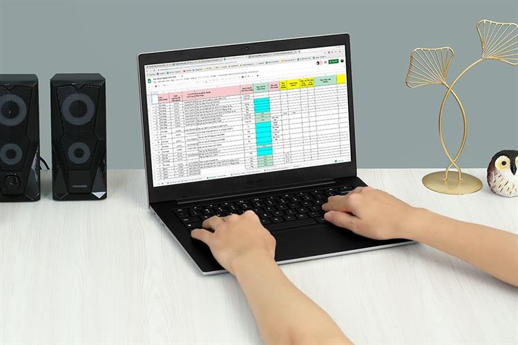 Laptop Samsung Galaxy Chromebook Go XE340XDA-KA1VN (N4500, 4GB, 32GB, HD, Win 11 Pro) Màu Bạc