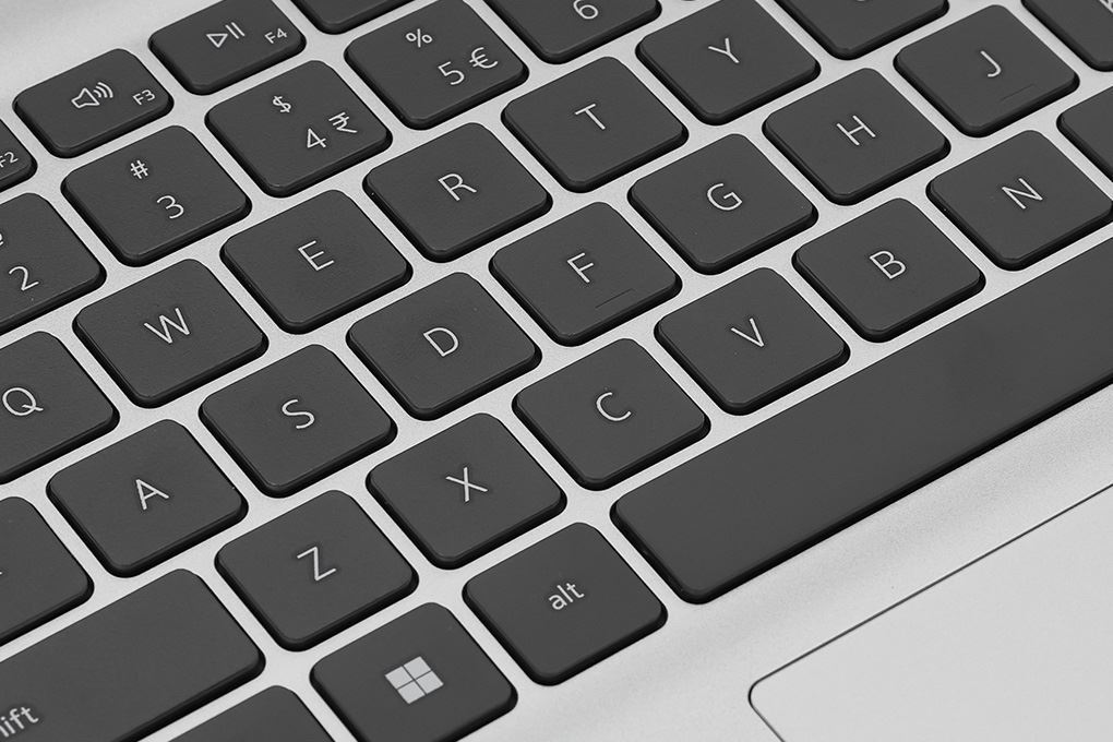 Laptop Dell 15 DC15250 - DC15250-i5U165W11SLU-27 (i5 1334U, 16GB, 512GB, Full HD 120Hz, OfficeHS24+365, Win11) Màu Bạc