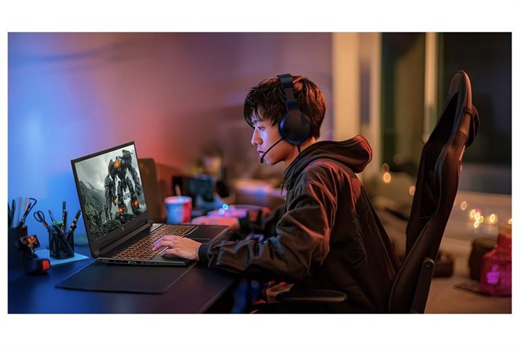 Laptop Acer Nitro ProPanel ANV16-72-782F - NH.QUPSV.001 (Core 7 240H, 16GB, 512GB, RTX 5050 8GB, Full HD+ 180 Hz, Win11) Màu Đen