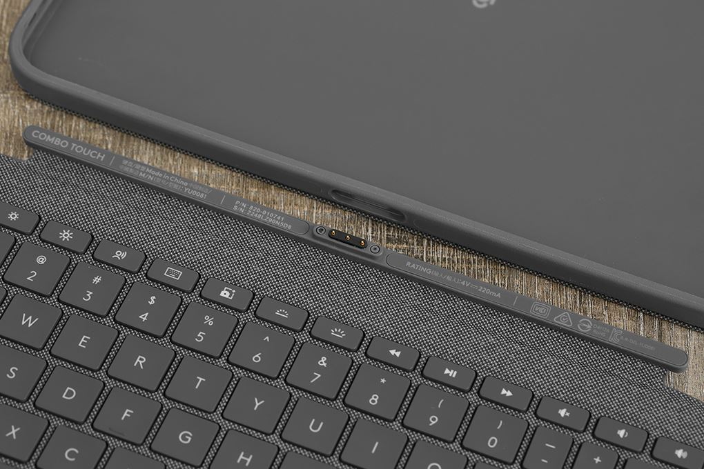 Bàn Phím iPad Logitech Combo Touch Gen 10TH/A16 Màu Xám