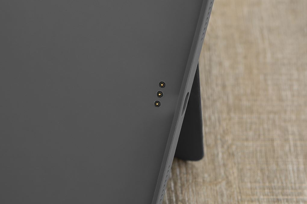 Bàn Phím iPad Air Logitech Combo Touch 11 inch M2/M3/M4 - 11