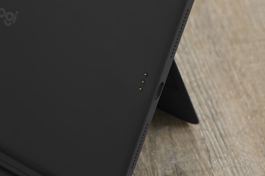 Bàn Phím iPad Logitech Combo Touch Gen 10TH/A16 - 11