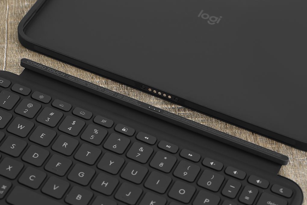 Bàn Phím iPad Logitech Combo Touch Gen 10TH/A16 - 10