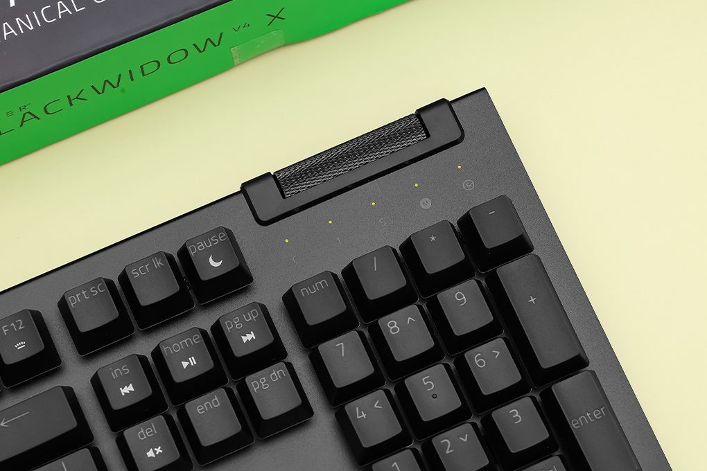 Bàn Phím Cơ Có Dây Gaming Razer BlackWidow V4 X Green Switch Màu Đen