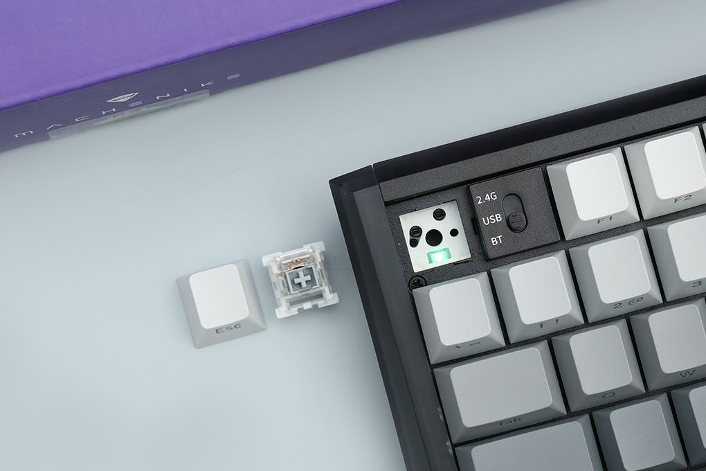 Bàn Phím Cơ Bluetooth Machenike K600E B87W GR Silver switch RGB Side Printed Màu Đen