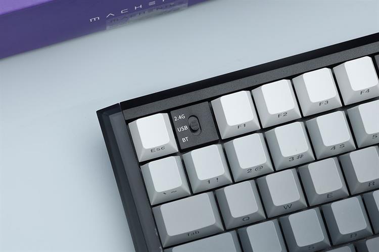 Bàn Phím Cơ Bluetooth Machenike K600E B87W GR Silver switch RGB Side Printed Màu Đen