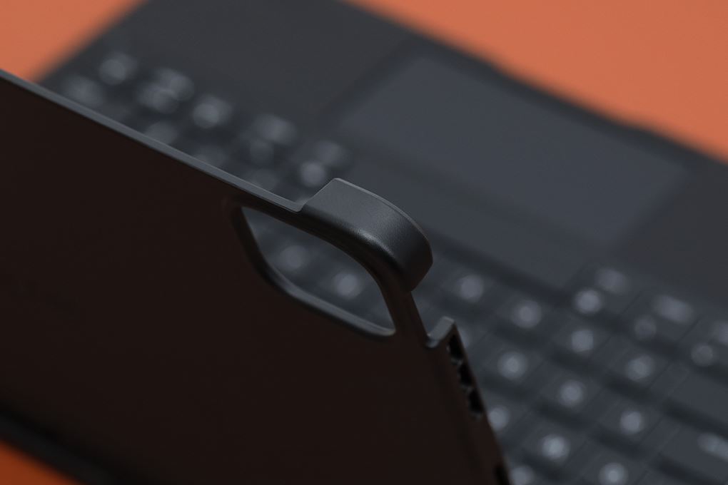 Bao Da Bàn Phím iPad Typecase Flexbook Touch Series with trackpad Air 6 Màu Đen