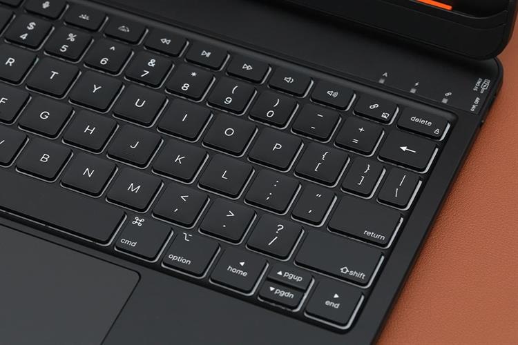 Bao Da Bàn Phím iPad Typecase Flexbook Touch Series with trackpad Air 6 Màu Đen