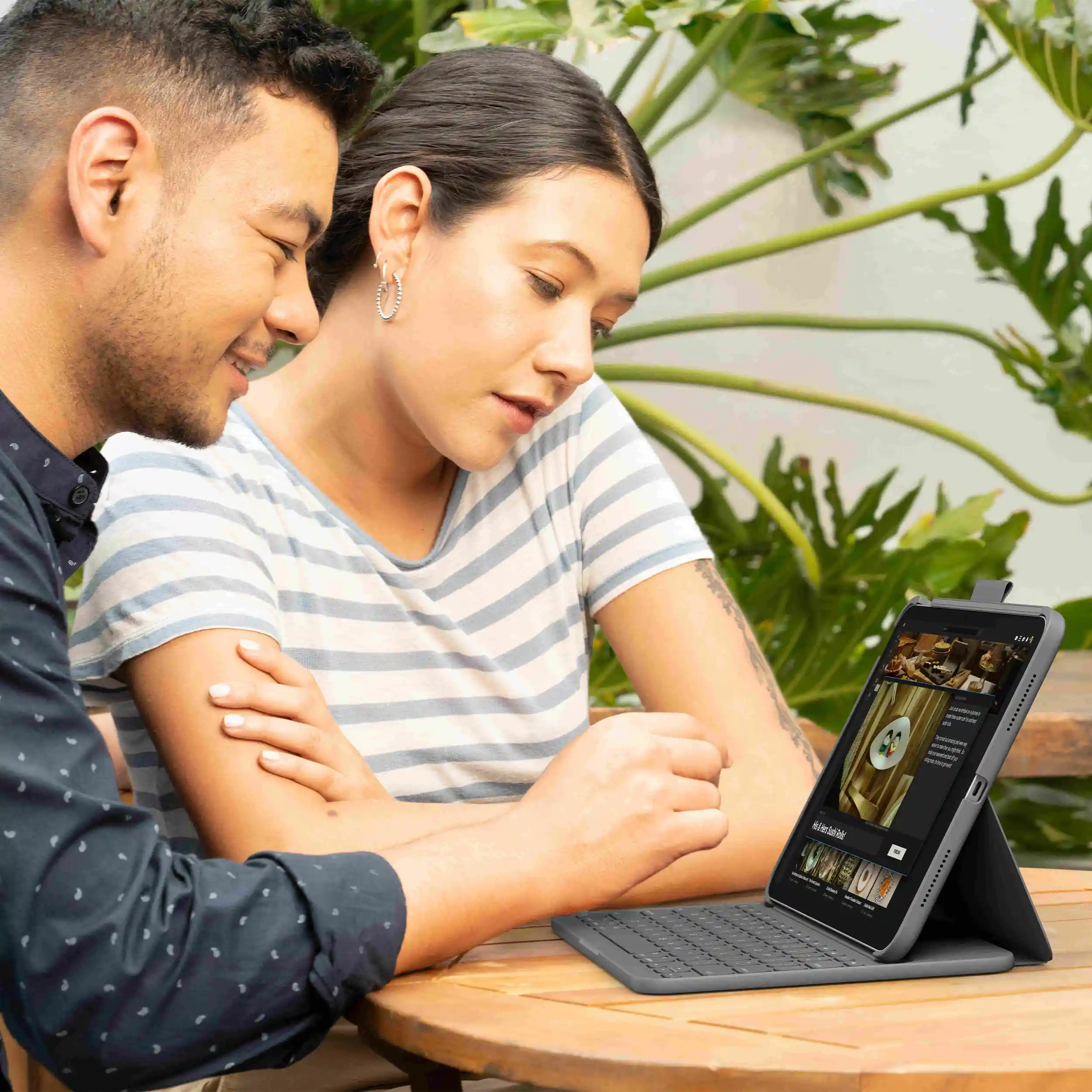 Bàn Phím iPad Logitech Slim Folio 11 A16 (Gen 11)/10.9/Gen 10 Màu Xám