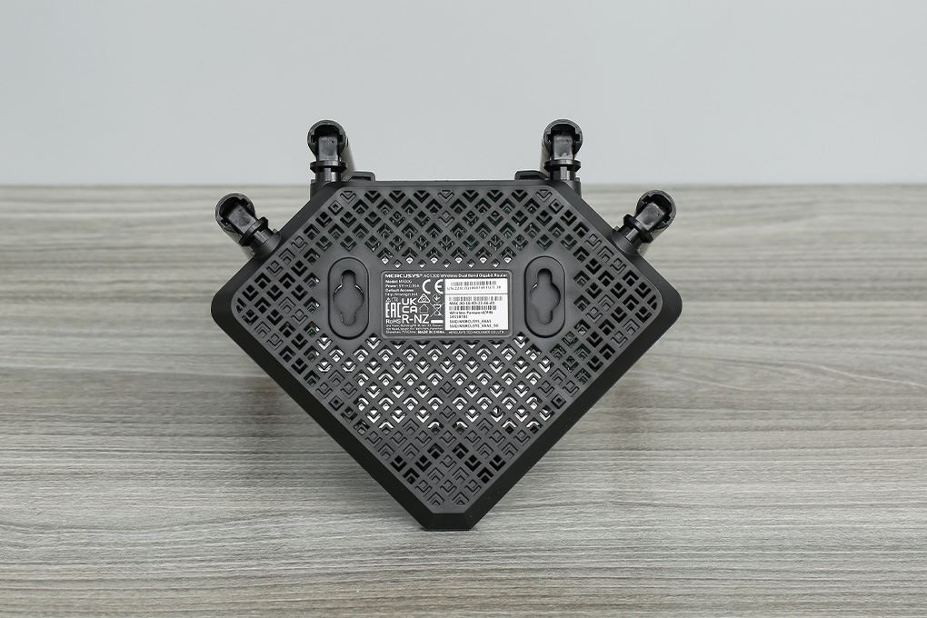 Router Wifi Chuẩn AC1200 Mercusys MR30G Gigabit Màu Đen