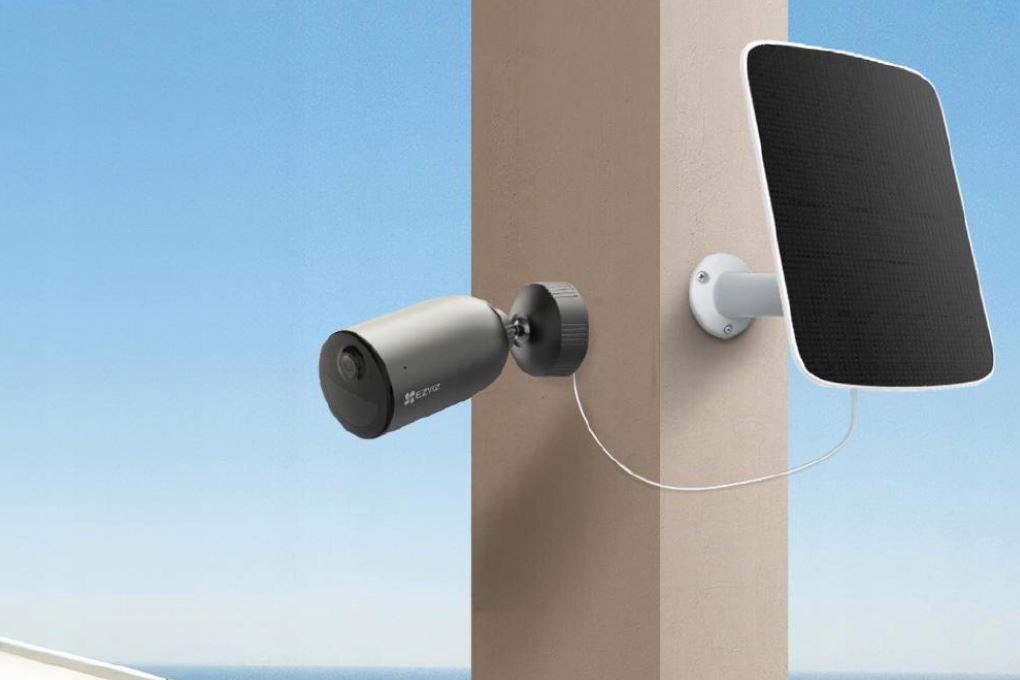 Camera IP Ngoài trời Ezviz AOV 4G Năng Lượng Mặt Trời EB3 Màu Đen