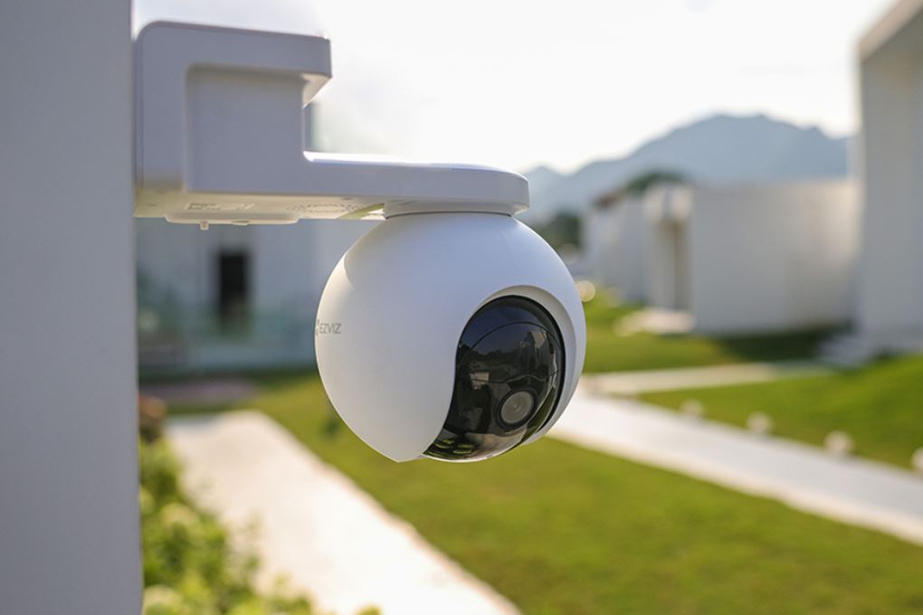 Camera IP Ngoài trời 360 Độ Ezviz 4G Năng Lượng Mặt Trời EB8 Màu Trắng