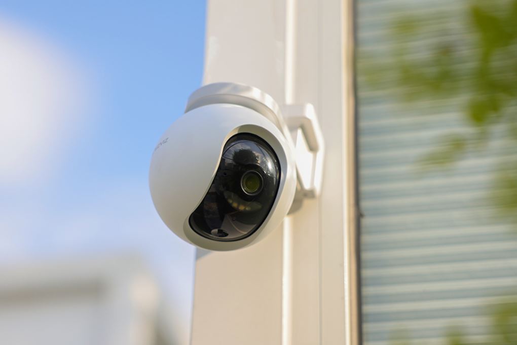 Camera IP Ngoài trời 360 Độ Ezviz 4G Năng Lượng Mặt Trời EB8 Màu Trắng