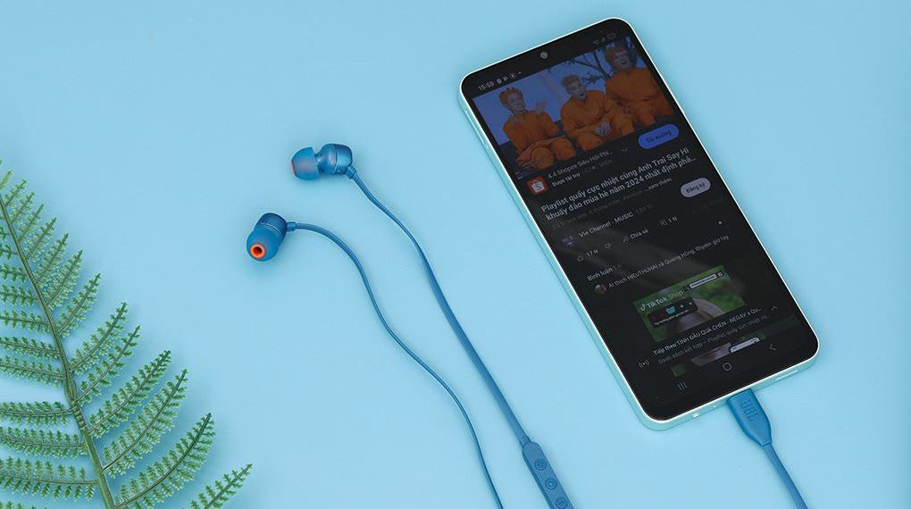 Âm thanh JBL Pure Bass Sound của tai nghe JBL T310C giúp trải nghiệm nghe mạnh mẽ, sống động hơn