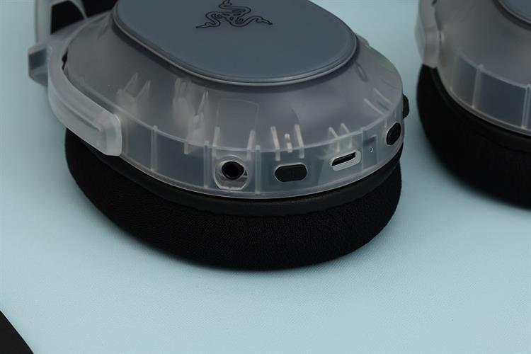 Tai nghe Bluetooth Chụp Tai Razer Barracuda X Chroma Phantom Màu Trắng