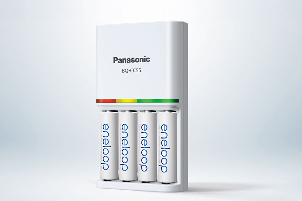Bộ sạc nhanh 2h Panasonic Eneloop K-KJ55 2000mAH (kèm 4 viên pin AA) Màu Trắng
