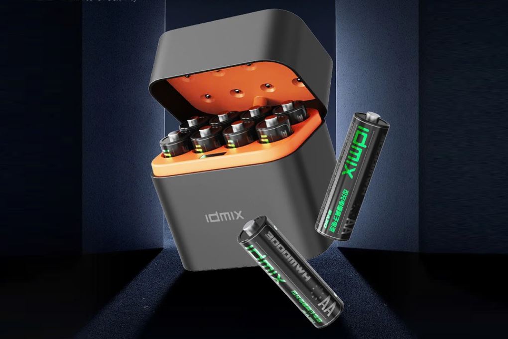 Bộ Hộp Sạc 2h IDMIX 2A08 Pin 2A Màu Đen