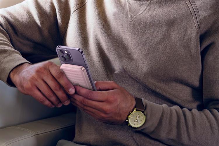 Pin sạc dự phòng 10000mAh không dây Magnetic Type C PD 20W Innostyle PowerMag Switch 2in1 IA20PD Màu Hồng