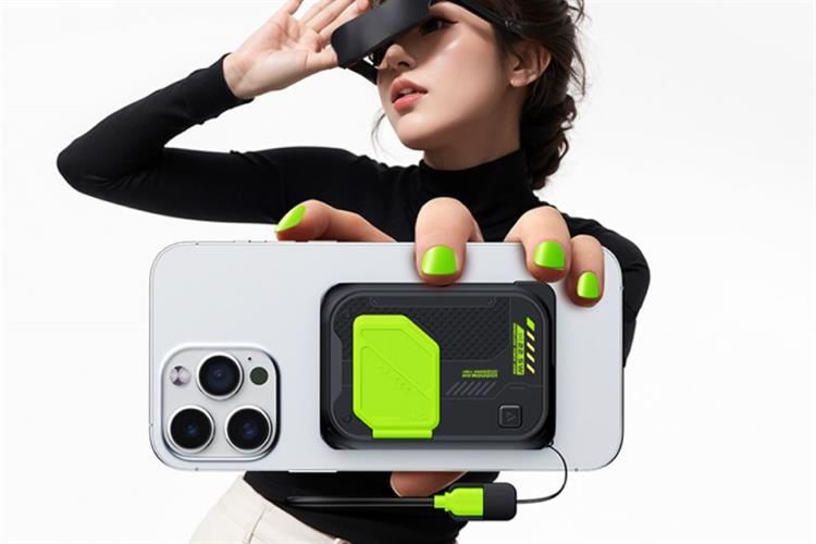 Pin sạc dự phòng Polymer 10.000mAh 3 in 1 Magnetic Type C PD QC 3.0 22.5W Xmobile DX367 tích hợp Adapter sạc Màu Đen